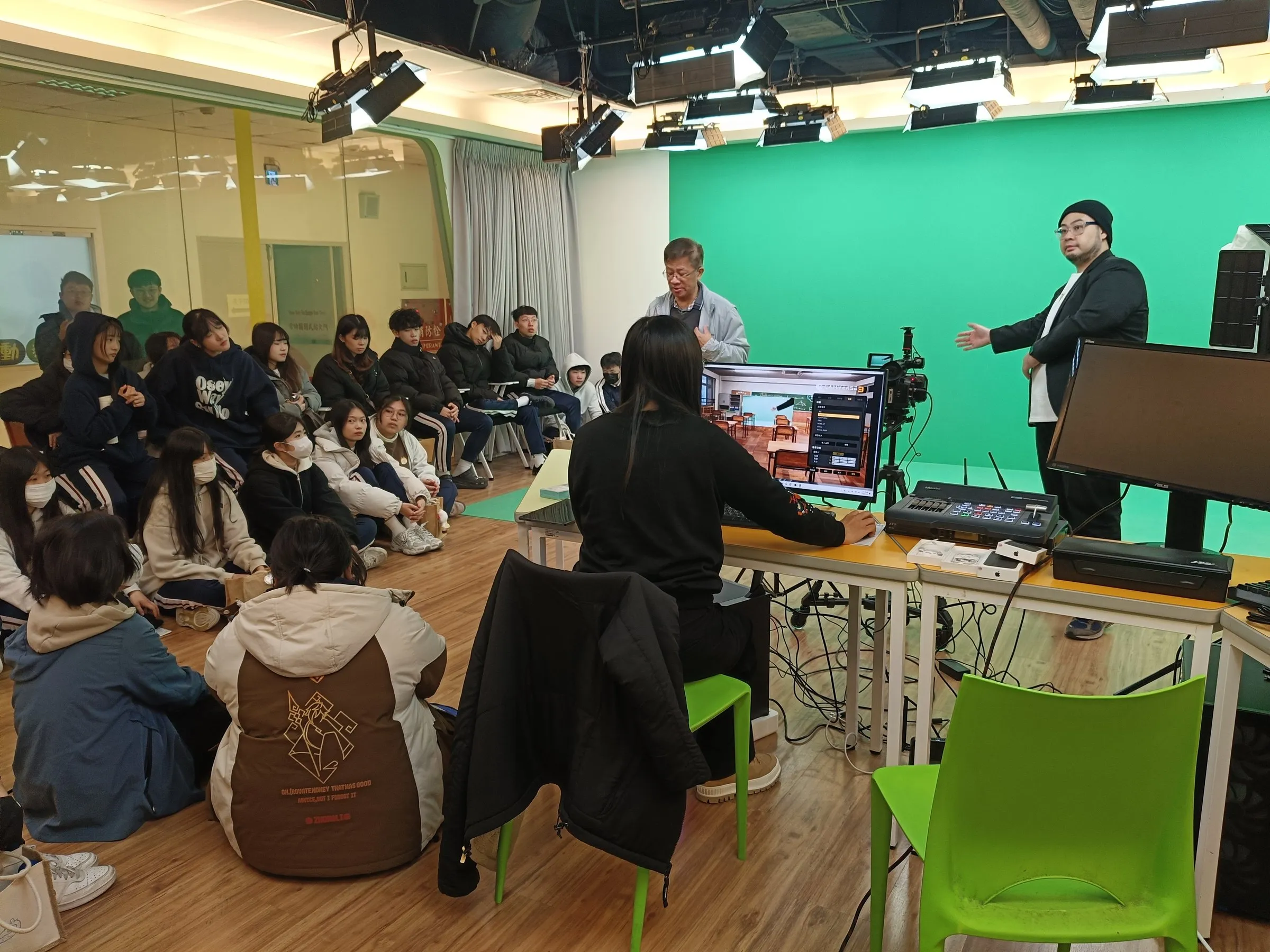 明新科技大學攝影棚課程與 AI 展示現場